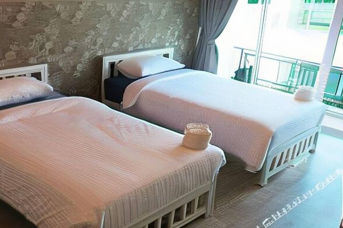 Desk, blackout curtains, free WiFi