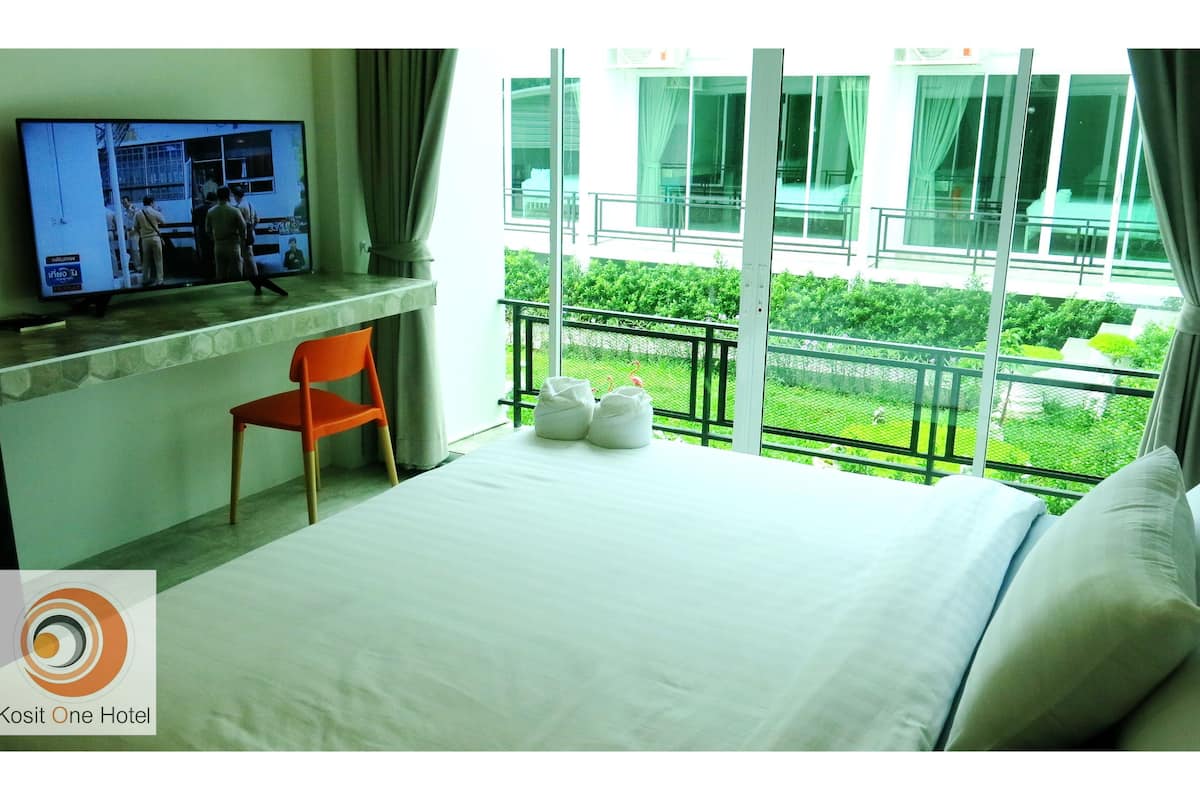 superior double room with balcony | desk, blackout curtains, free wifi