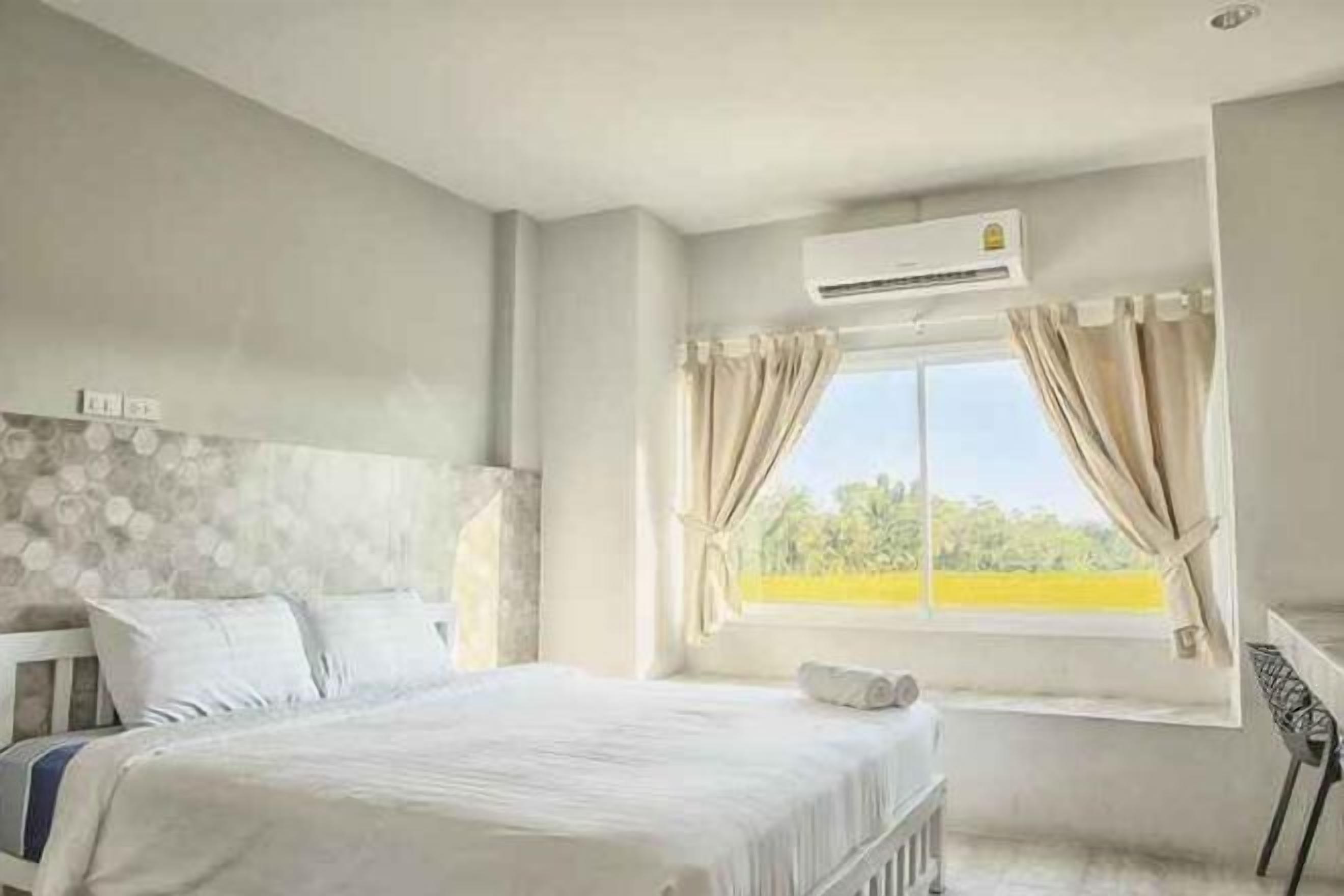 Desk, blackout drapes, free WiFi