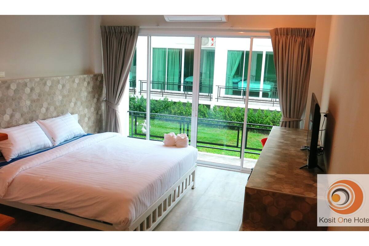 superior double room with balcony | desk, blackout curtains, free wifi