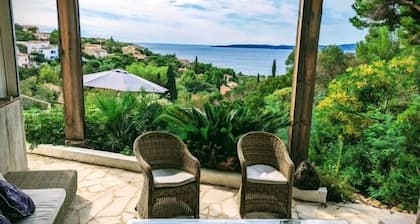 Beautiful Villa Overlooking the bay of St Tropez - 5 Bedrooms all With