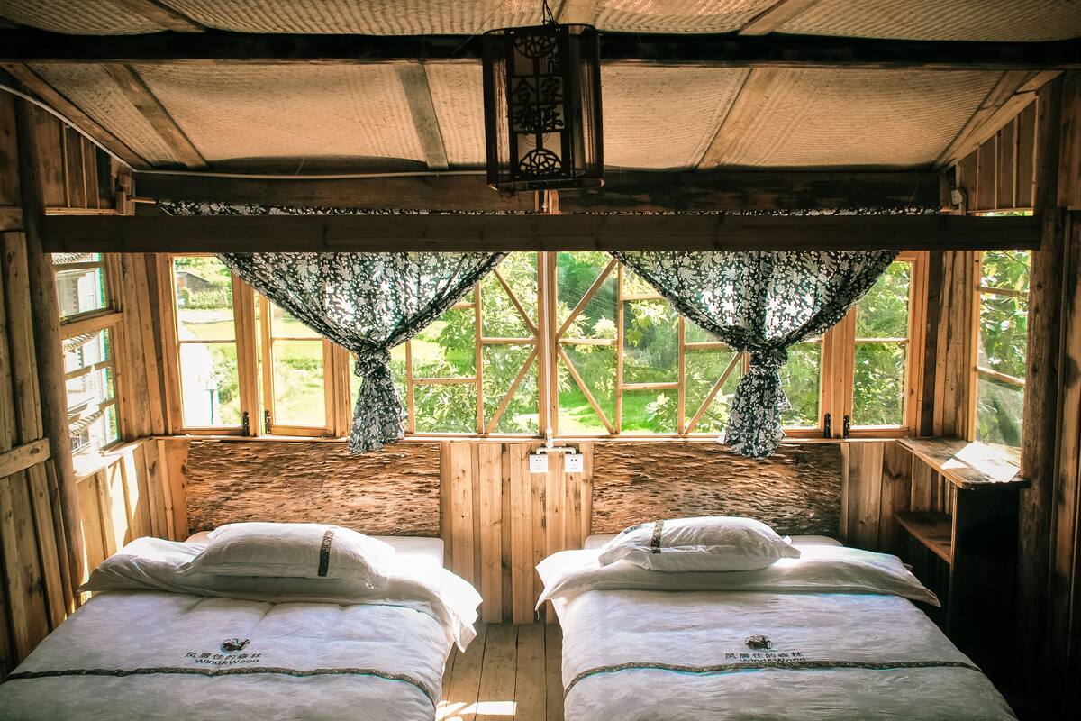 Ropa de cama de alta calidad y escritorio