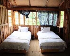 Ropa de cama de alta calidad y escritorio