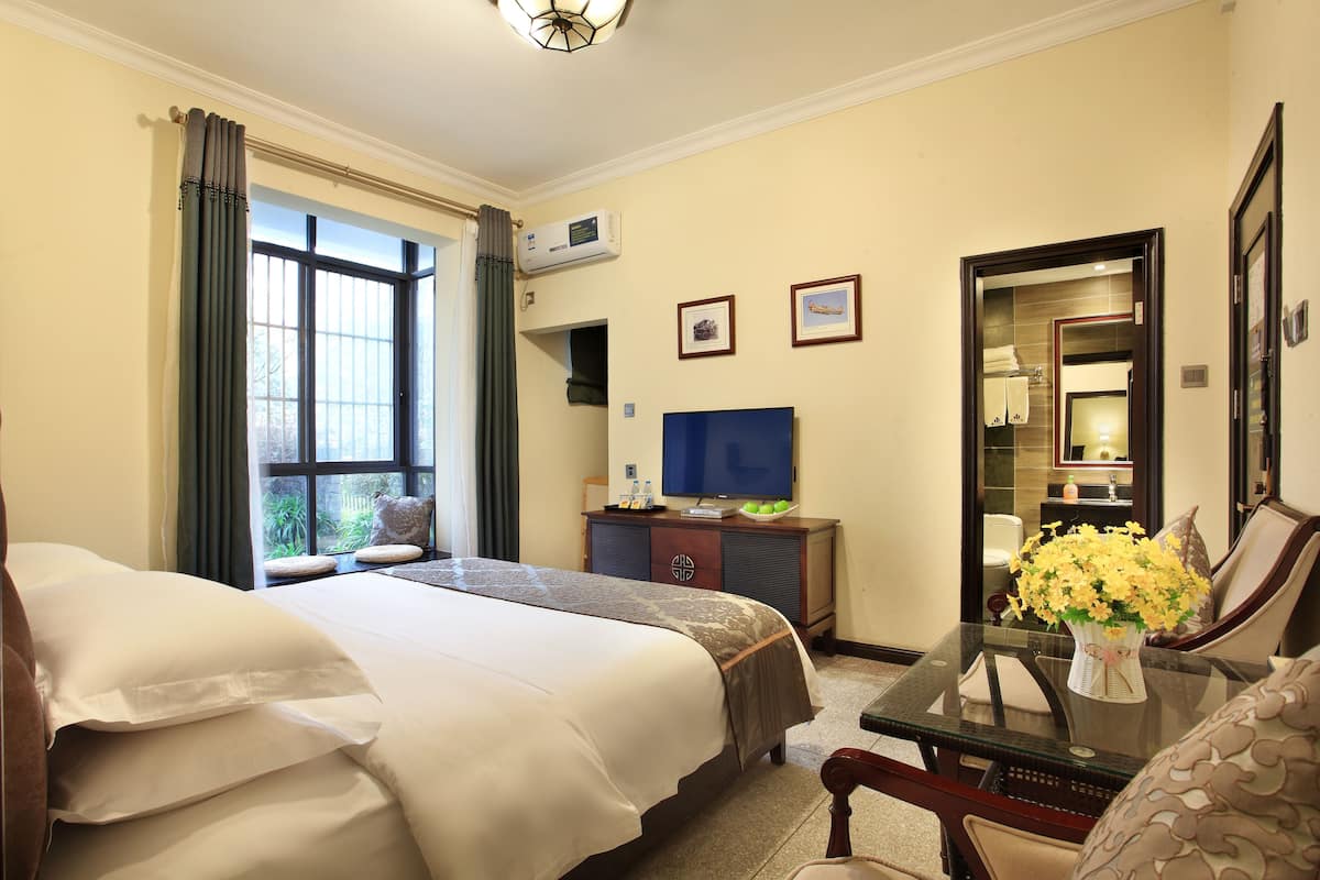 Deluxe Double Room | Premium bedding, in-room safe, desk, blackout drapes