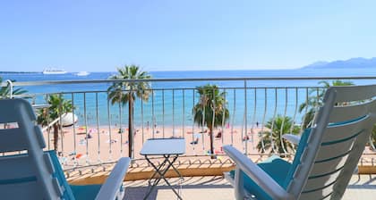 En la playa con magníficas vistas al mar, amplias y cerca del centro de Cannes