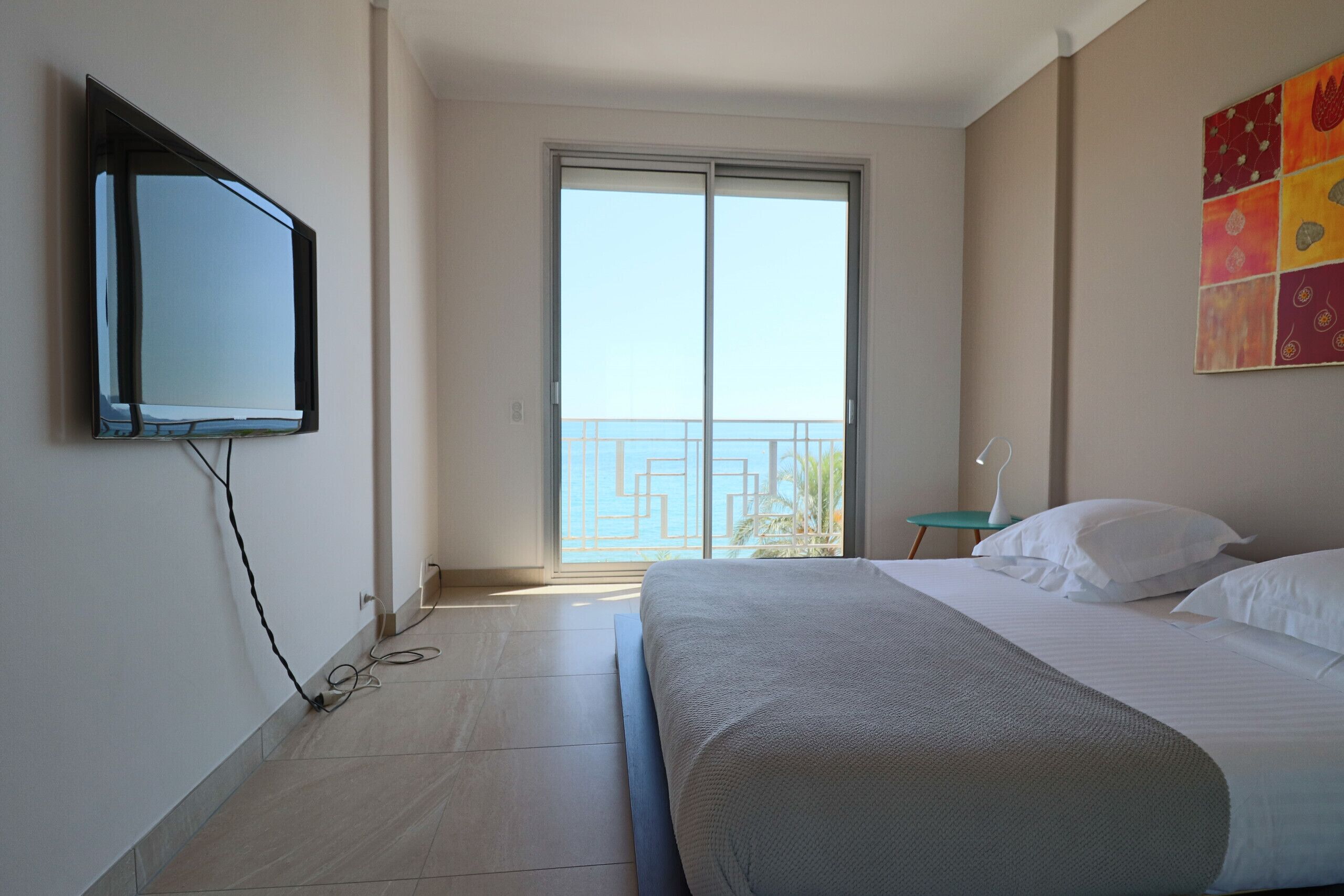 3 slaapkamers, een strijkplank/strijkijzer, gratis wifi, beddengoed