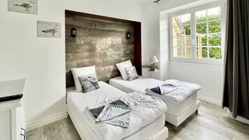 2 slaapkamers, een strijkplank/strijkijzer, reisbedje, gratis wifi