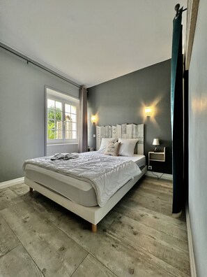 2 室のベッドルーム、アイロン / アイロン台、旅行用ベビーベッド、WiFi (無料)