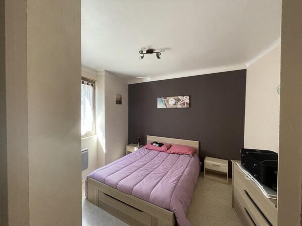 2 bedrooms, iron/ironing board, free WiFi