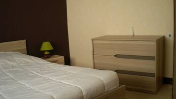 2 slaapkamers, een strijkplank/strijkijzer, gratis wifi