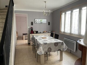 Dining - 2-bedroom house - Close to the spa - At the foot of the Château. (Gréoux-Les-Bains)