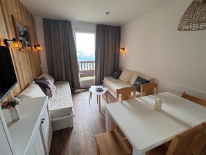 Fernseher, Tischtennisplatte