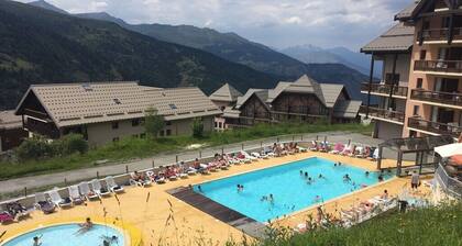 T3 for 6/7 people with direct access to the slopes, beautiful view, summer swimming pool, shops