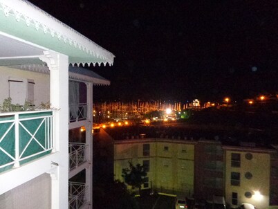 Superb view - meals facing the sea and marina - very quiet spacious apartment