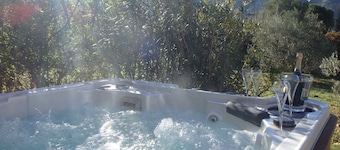 HOUSE & SPA FACING Luberon