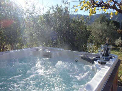 HOUSE & SPA FACING Luberon