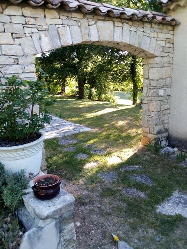 propriété de caractère totalement privative sur 14500m2