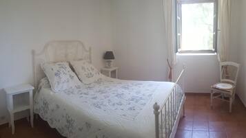 3 Schlafzimmer, Schreibtisch, Bügeleisen/Bügelbrett, kostenloses WLAN