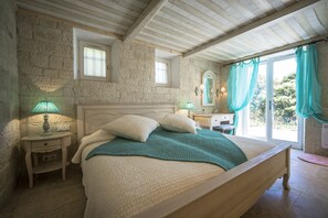 5 Schlafzimmer, Schreibtisch, schallisolierte Zimmer