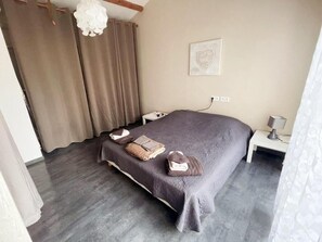 4 Schlafzimmer, Bügeleisen/Bügelbrett, kostenloses WLAN, Bettwäsche