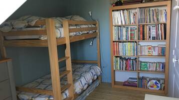 5 bedrooms, iron/ironing board, free WiFi, bed sheets