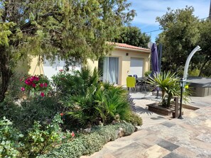 Terrace/patio - Villa with trees, pool and spa (Sainte-Anastasie-Sur-Issole)