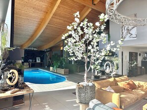 Alberca techada y alberca climatizada