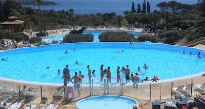 AGAY, Cap Esterel : magnifique vue mer, terrasse sud, accĂšs piscines, parking