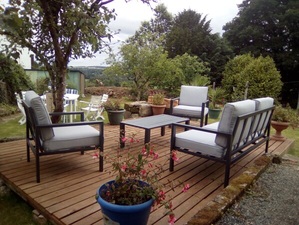 Terrace/patio - House located at the foot of the arrest mountains (Poullaouen)