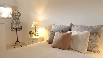 3 slaapkamers, een strijkplank/strijkijzer, wifi, beddengoed