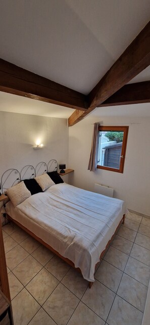 3 chambres, fer et planche à repasser, lit parapluie, Wi-Fi gratuit