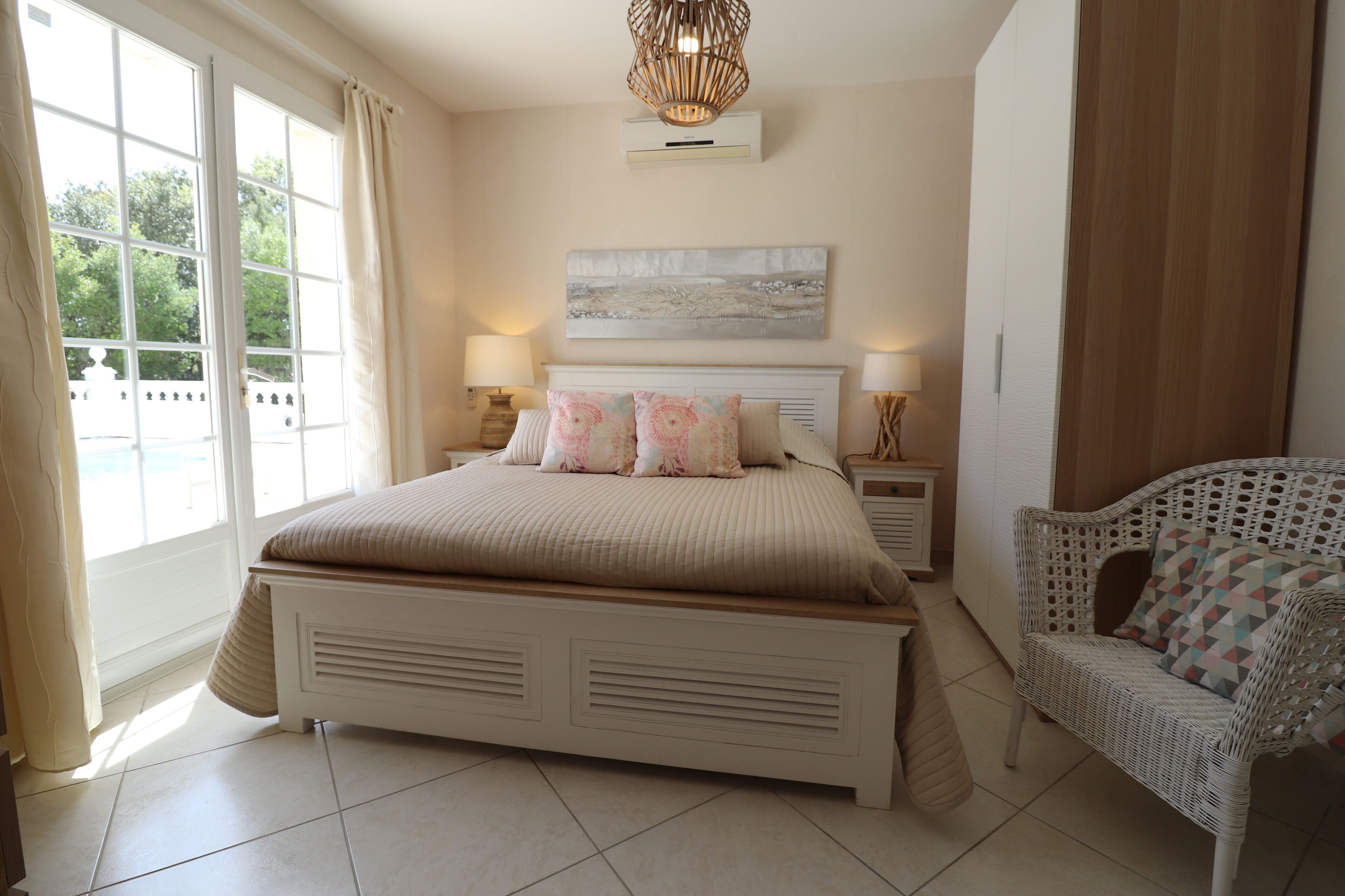 3 Schlafzimmer, Schreibtisch, Bügeleisen/Bügelbrett, Reisekinderbett