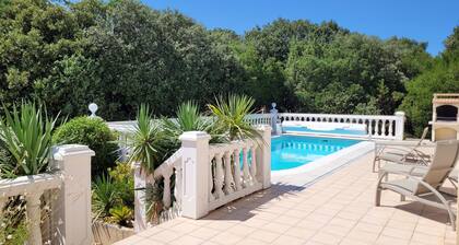 Villa 5* Gard | Piscine Chauffée, Calme Absolu, Jardin Privé - La CÚzenole