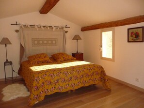 1 chambre, fer et planche à repasser, Wi-Fi gratuit, draps fournis