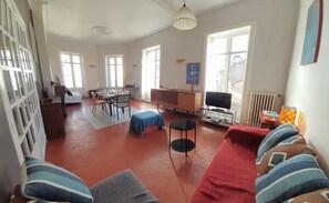 TV, fireplace, offices