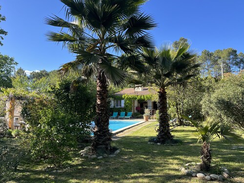 VILLA de Charme avec grande piscine chauffée ds écrin de verdure de 4000m2