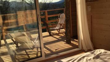 4 dormitorios, tabla de planchar con plancha, cuna de viaje