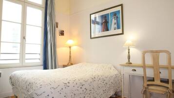 1 bedroom, iron/ironing board, travel cot, WiFi