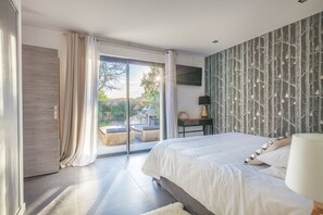 4 bedrooms, desk, iron/ironing board, WiFi - Incredible 5* villa near Cala Rossa (Porto-Vecchio)