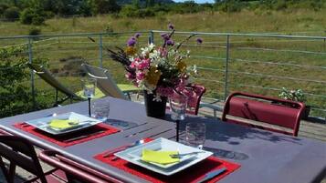 Outdoor dining