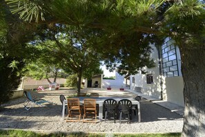 Outdoor dining - ⚠️ Villa **** 240m² - Heated pool - Provence - 10 people (Ventoux) ⚠️ (Carpentras)