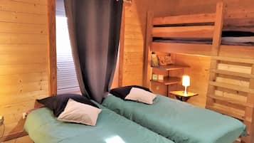2 bedrooms, iron/ironing board, travel cot, free WiFi