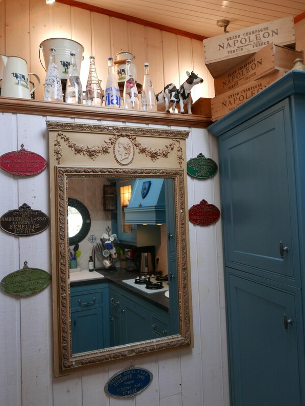 Interior - A fisherman's house nestled in the picturesque Saint Goustan port. (Auray)