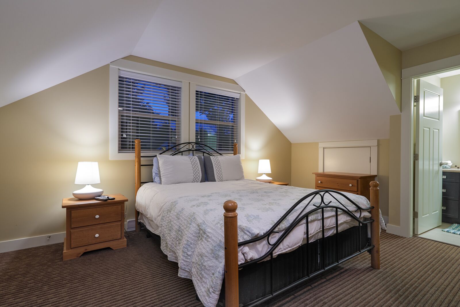 3 chambres, accès au Wi-Fi (inclus), literie fournie