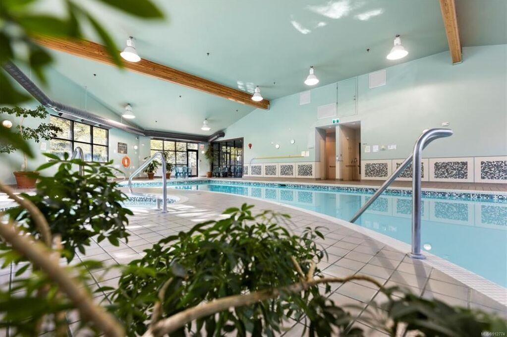 屋内プール、温水プール