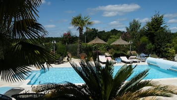 Piscina all'aperto, una piscina riscaldata