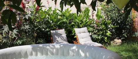 Bain à remous extérieur