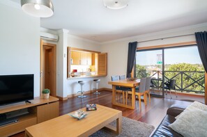 Smart TV, video games, DVD player, books - Apartment at Corcovada for 4 with swimming pool. (Albufeira)