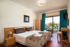 1 bedroom, in-room safe, iron/ironing board, free WiFi - Apartment at Corcovada for 4 with swimming pool. (Albufeira)