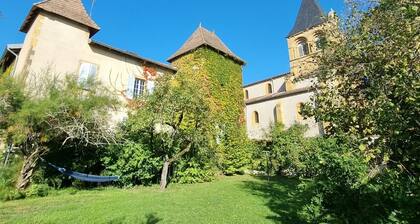 Large 1777 residence in Burgundy, indoor and outdoor pools & sauna